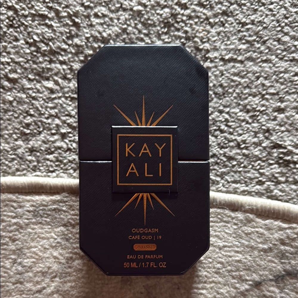 HUDA BEAUTY Kayali Oudgasm Eau de Parfum